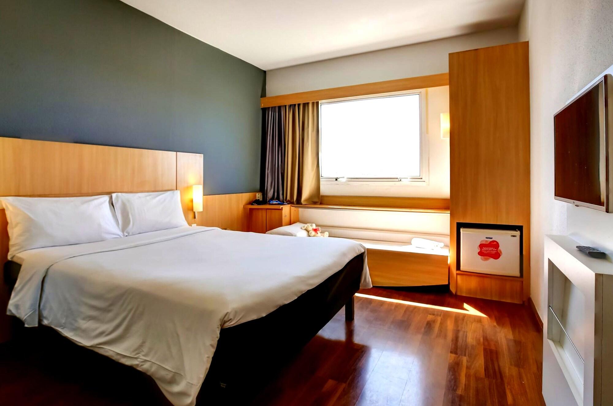 Ibis Vitoria Praia Do Canto Exterior foto